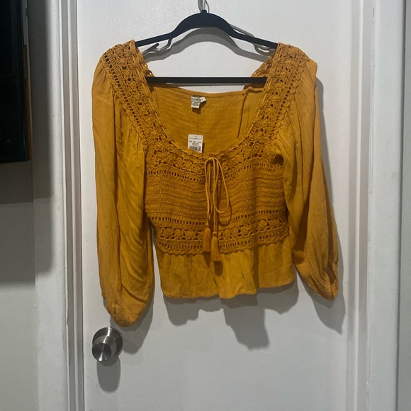 Top - Picture 1 of 2